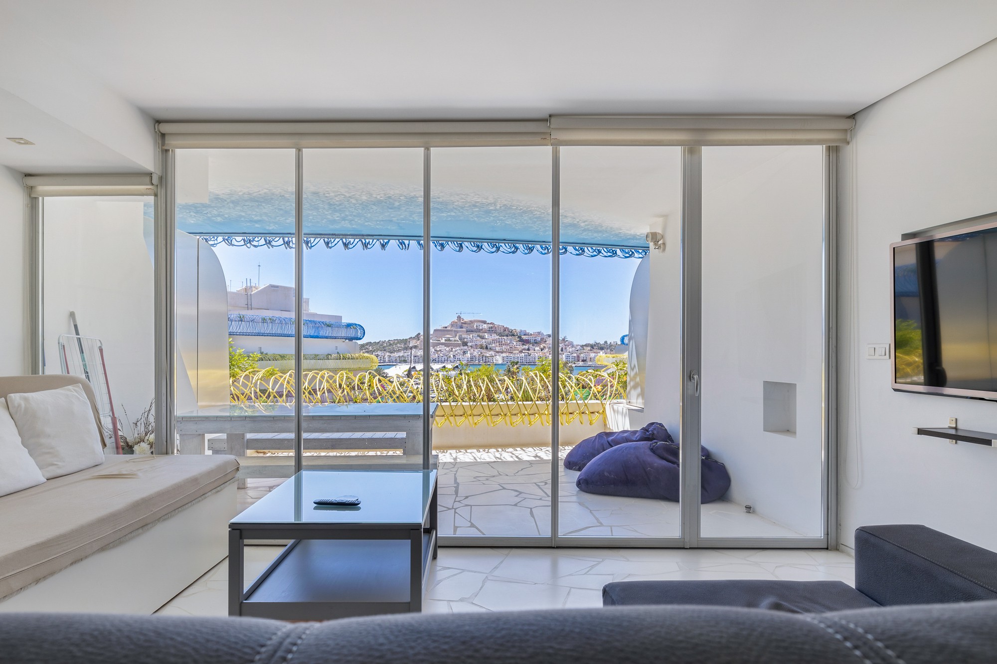 Modern penthouse with incredible views of the port and Dalt Vila - 3