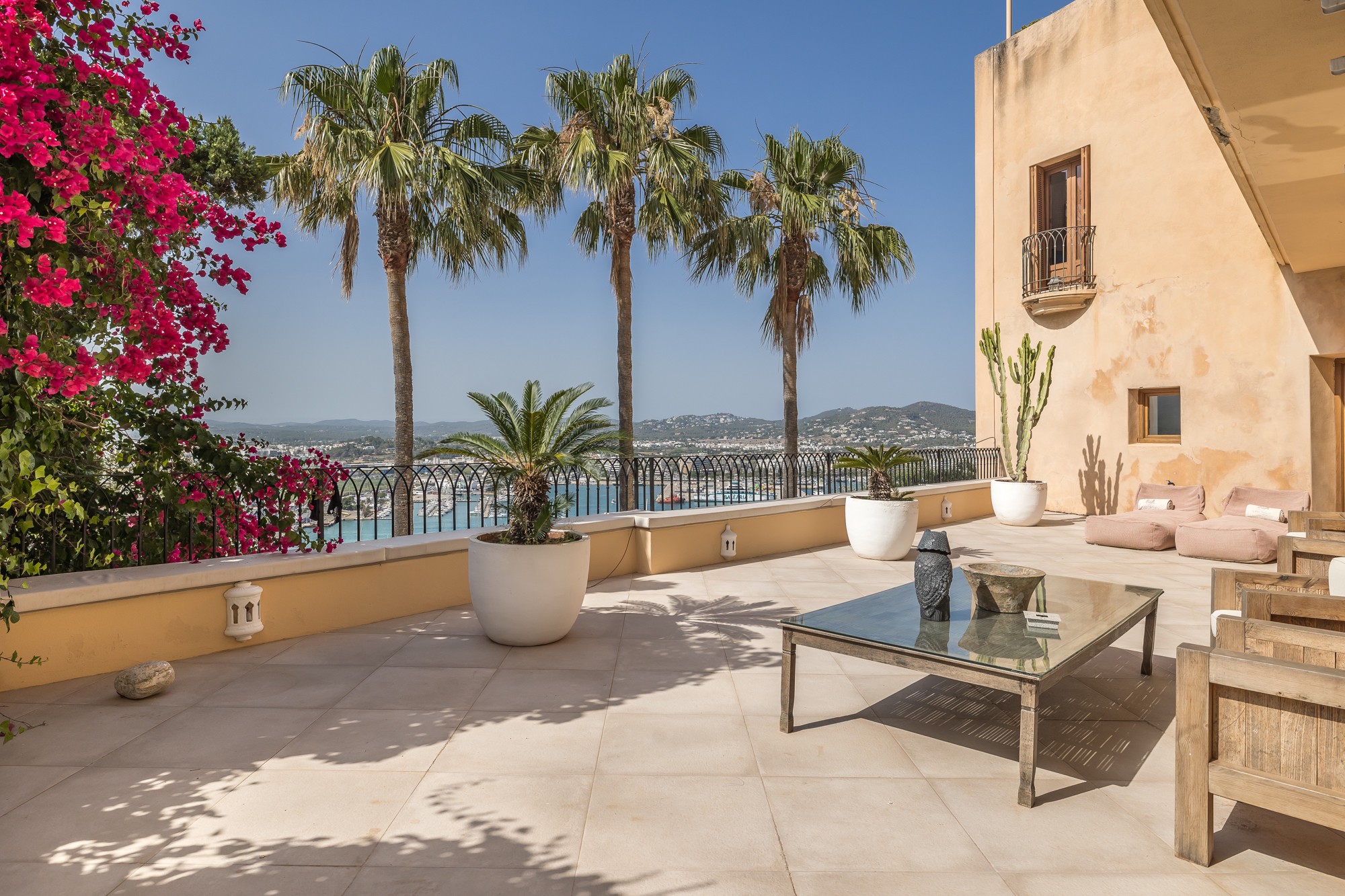 Exclusive apartment with large terrace in Dalt Vila - 2