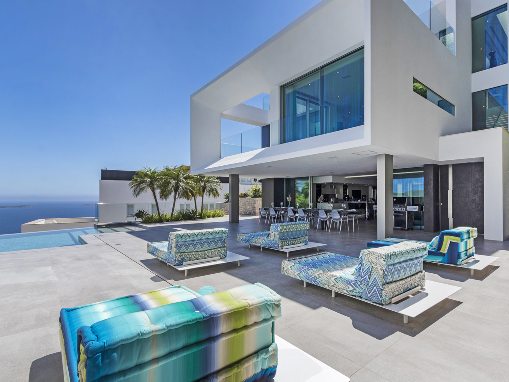 Moderne Villa mit spektakulärem Blick