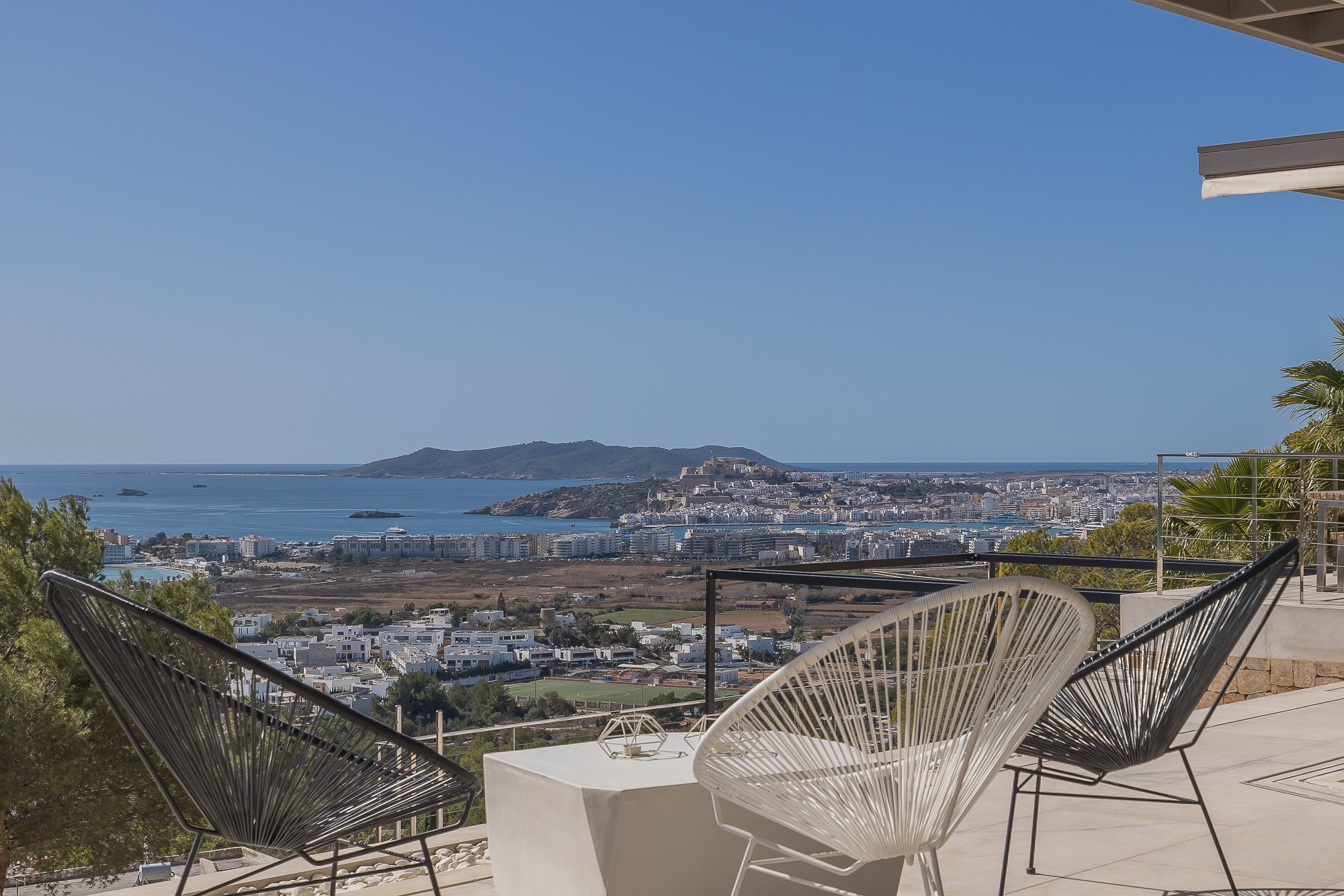 Mediterrane Villa mit Panoramablick auf das Meer in Can Rimbau - 1