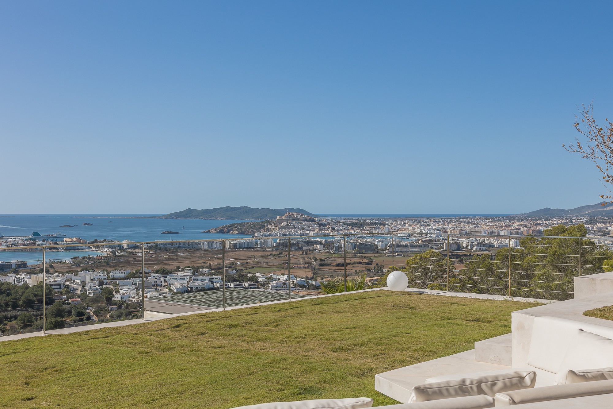 Mediterrane Villa mit Panoramablick auf das Meer in Can Rimbau - 32