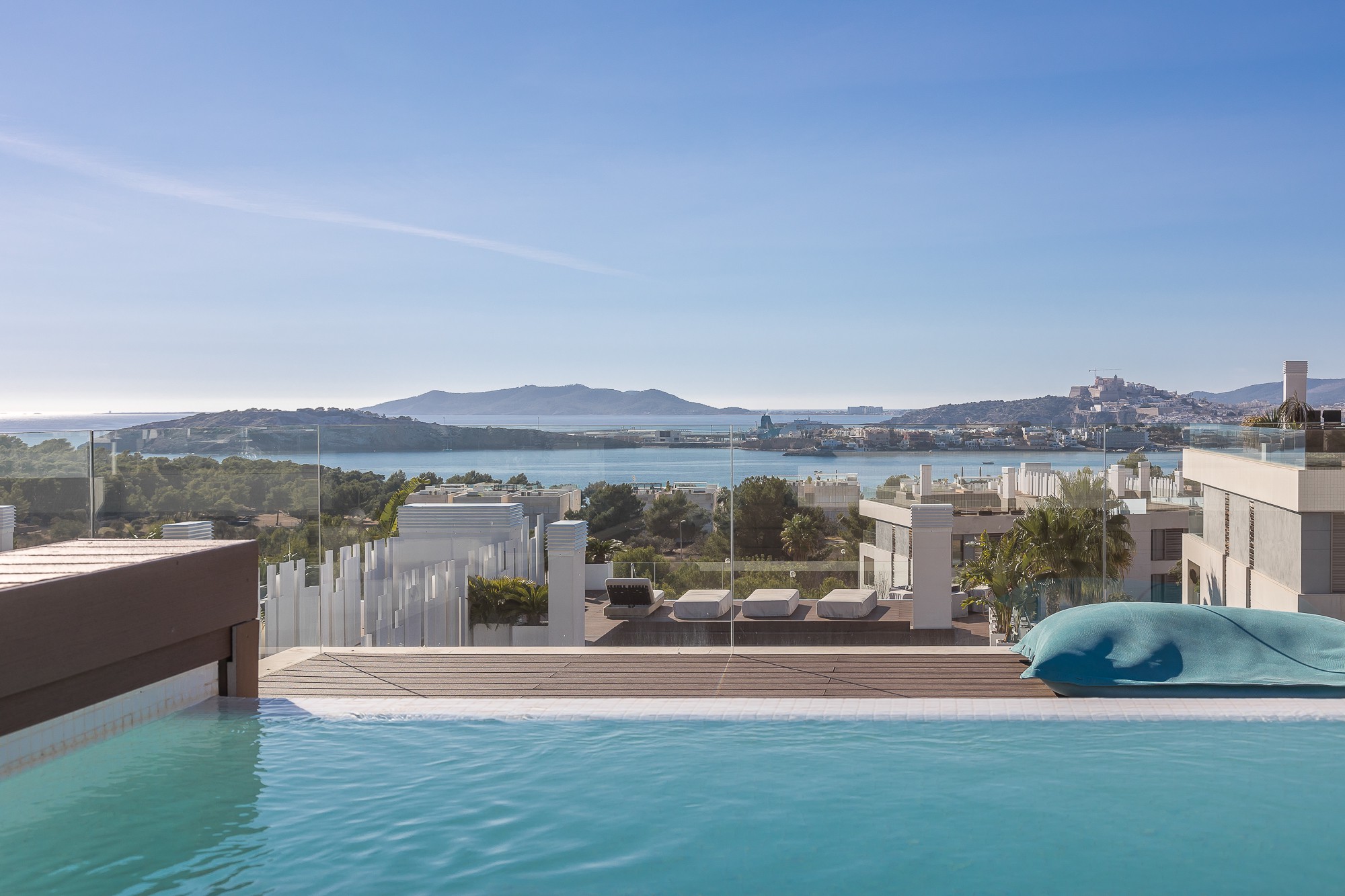 Lujoso ático con piscina privada en exclusiva residencia