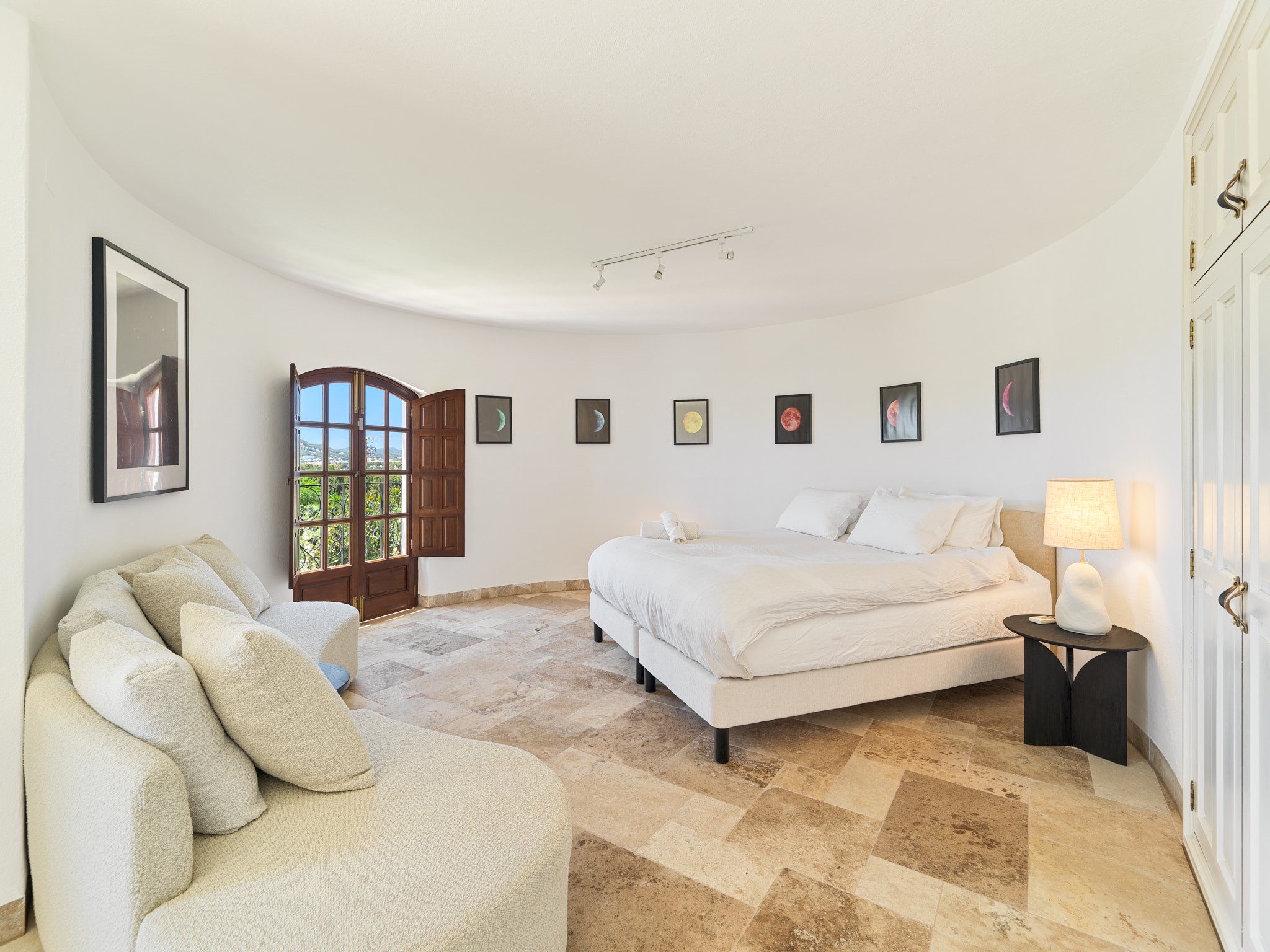 Spacious modern villa with sea views and rental licence - 20
