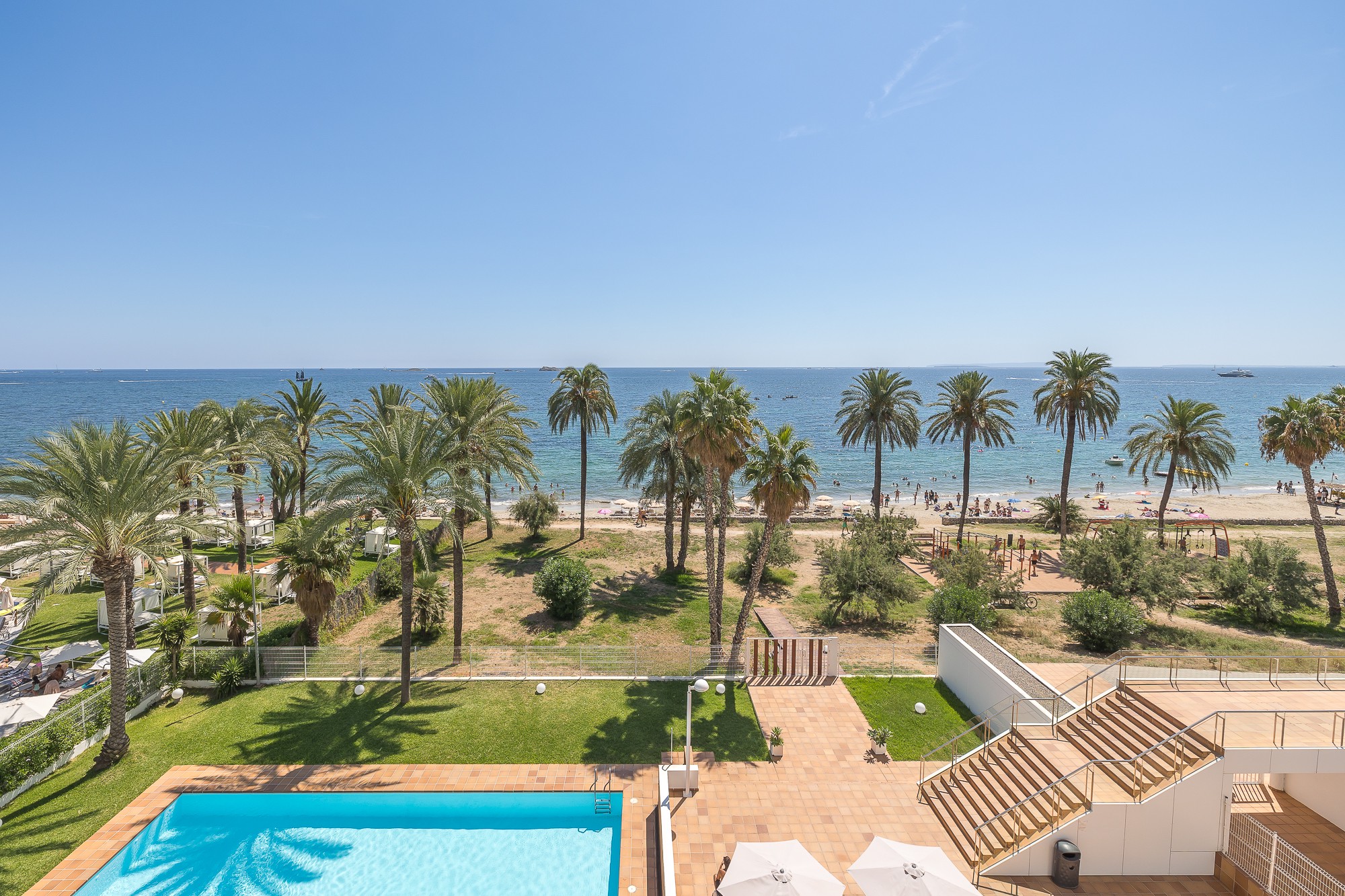 Strandwohnung in erster Meereslinie in erstklassige Lage nahe Ibiza Stadt