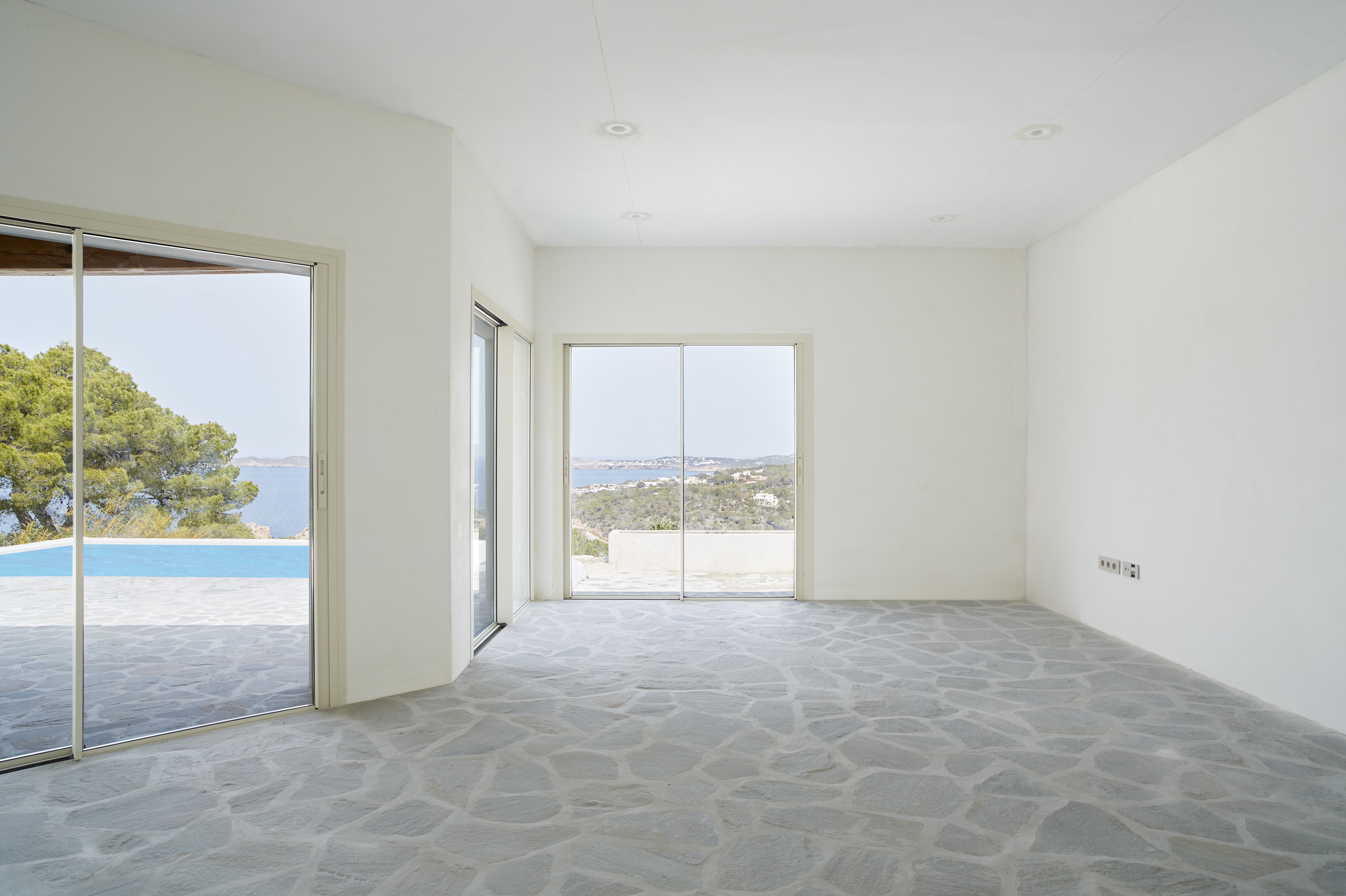 Villa renovada a estrenar con impresionantes vistas al mar - 3