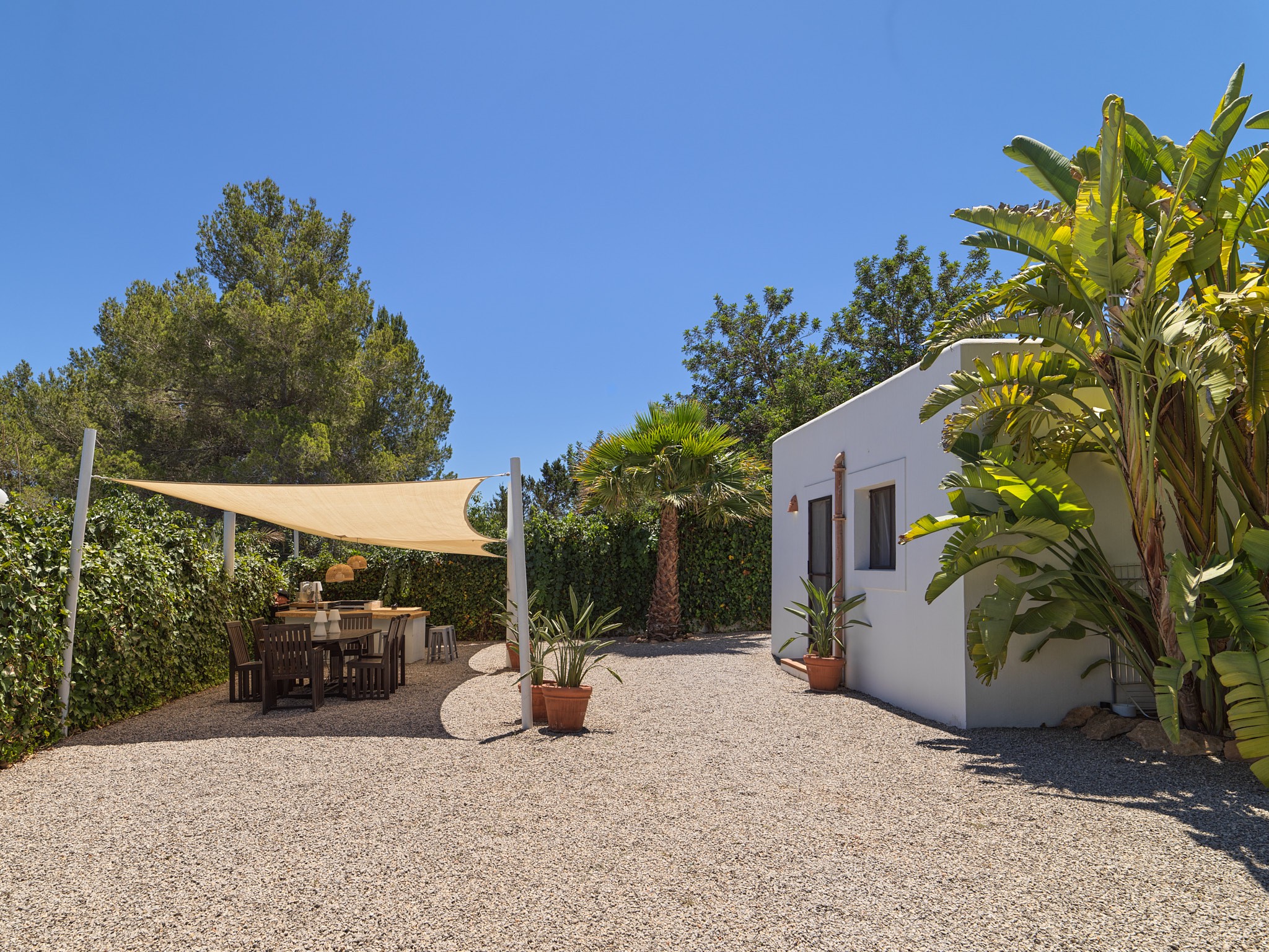 Perfectly maintained finca-style villa in central location - 12