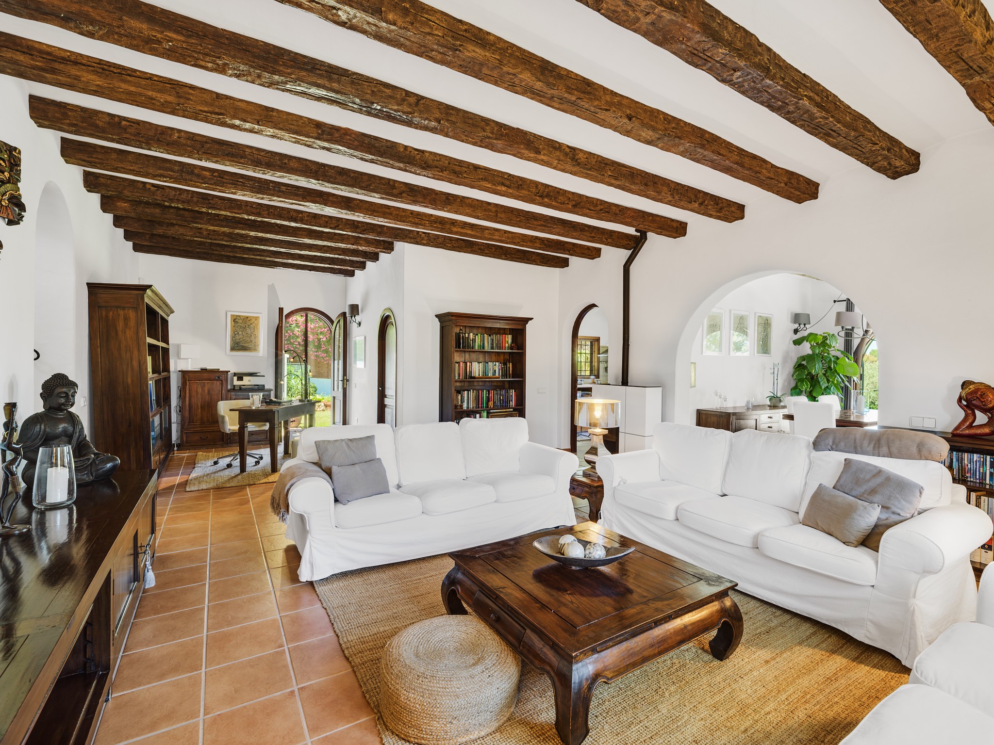 Perfectly maintained finca-style villa in central location - 4