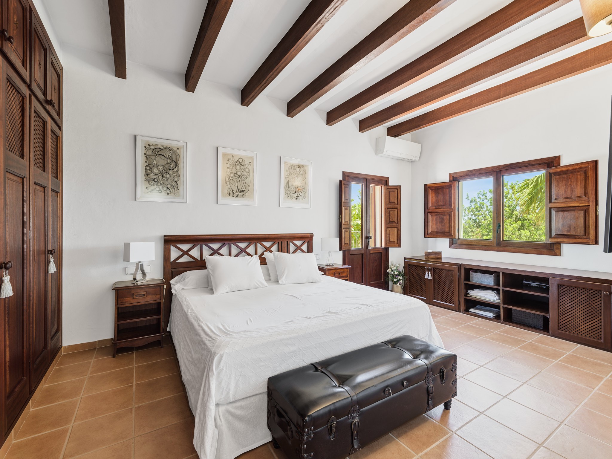 Perfectly maintained finca-style villa in central location - 15
