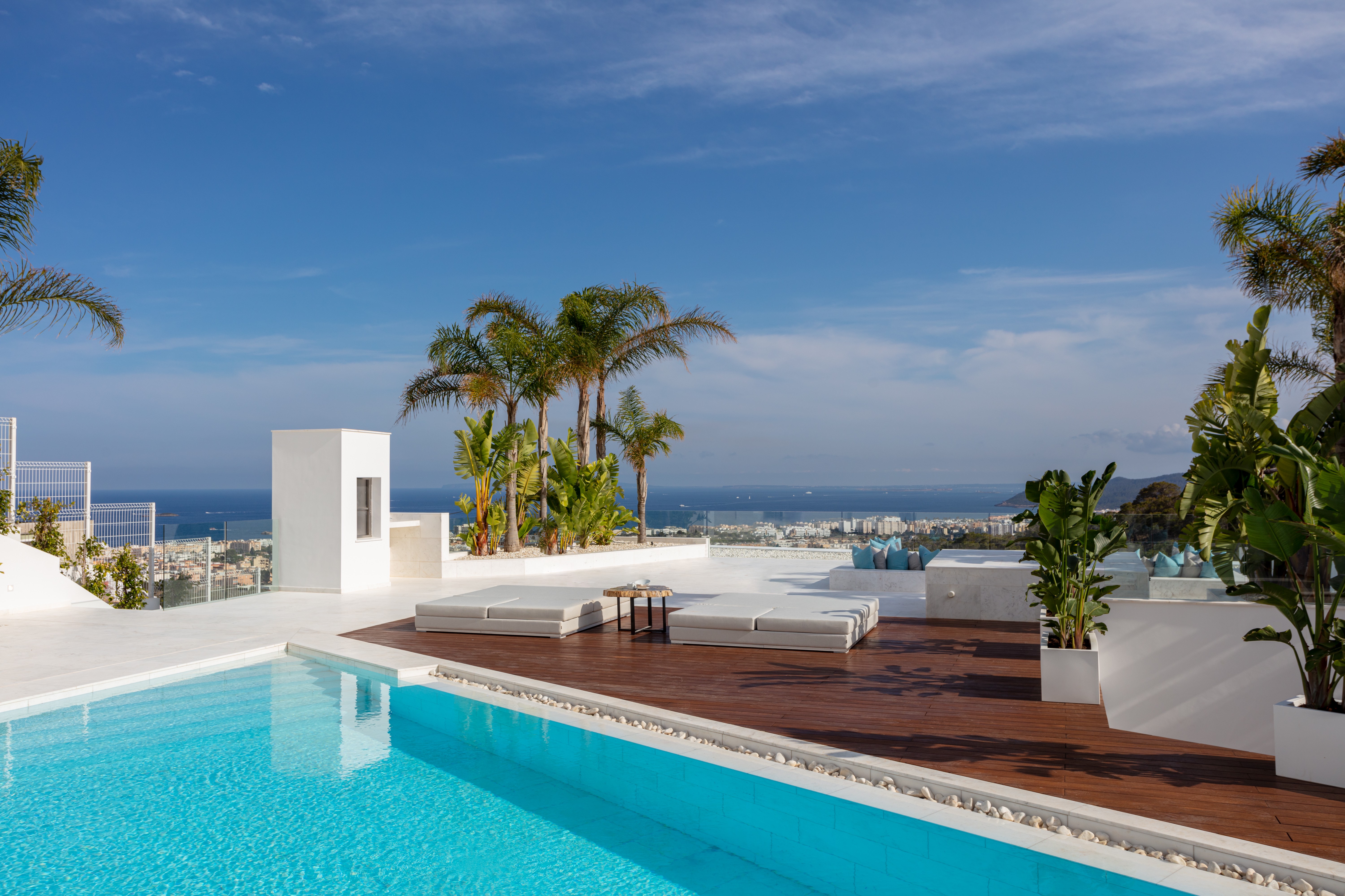 Villa moderna y lujosa de reciente construcción cerca de Ibiza ciudad