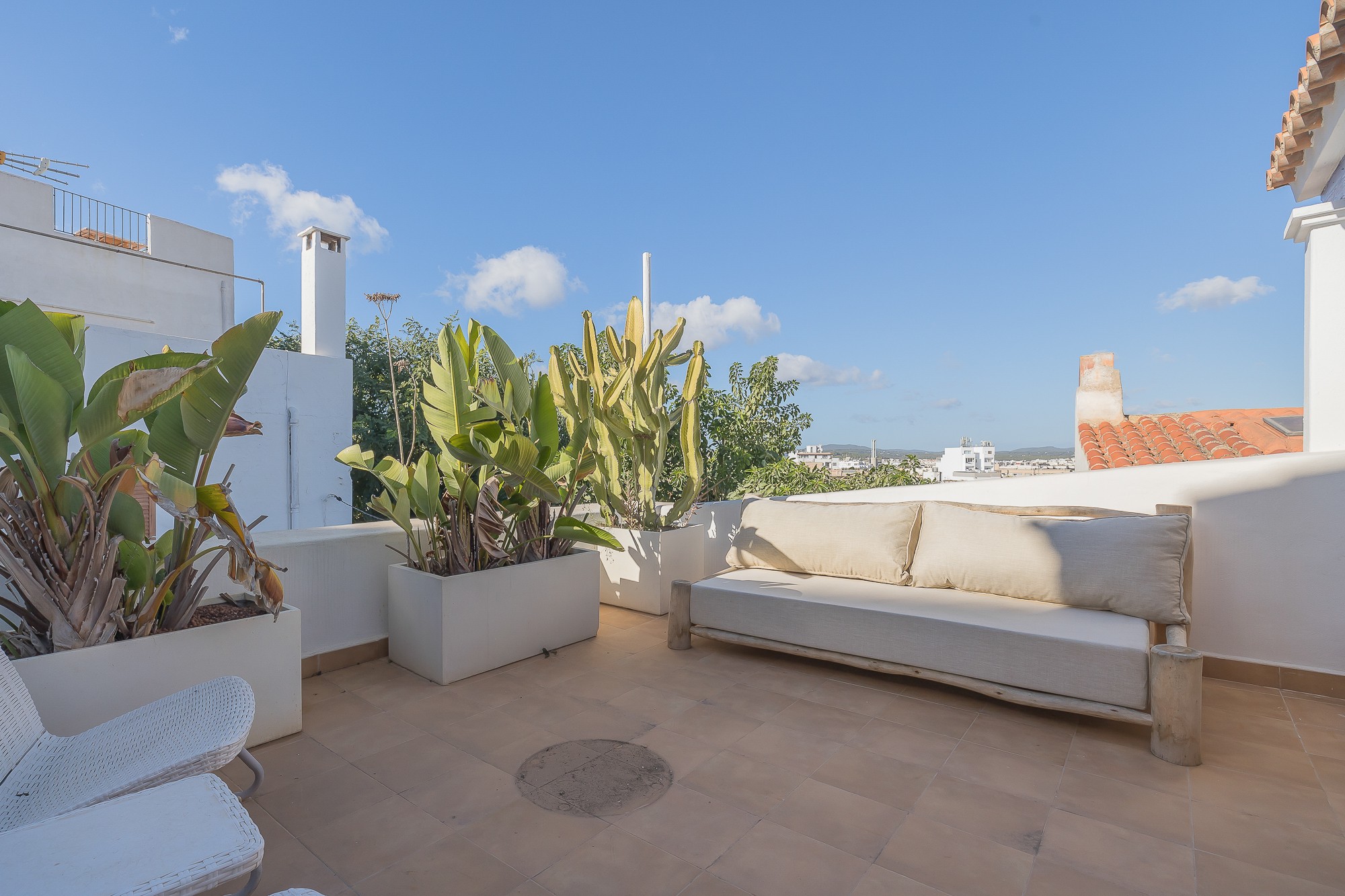 Exceptional duplex with terrace in the heart of Dalt Vila
