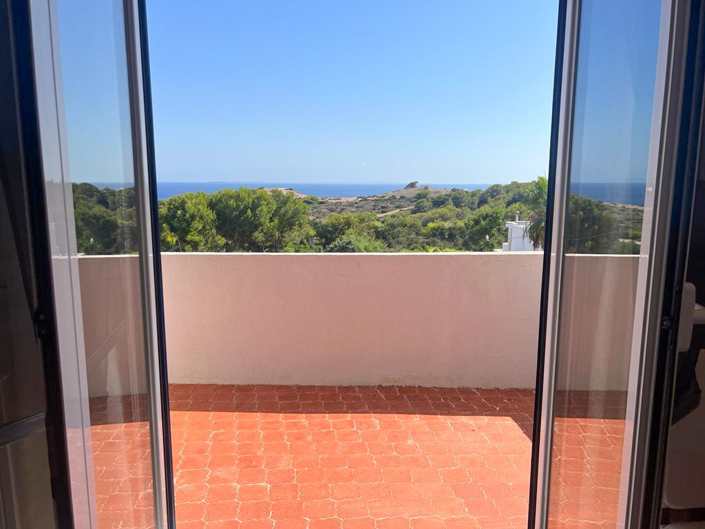 Apartment with sea views in Cap Martinet
