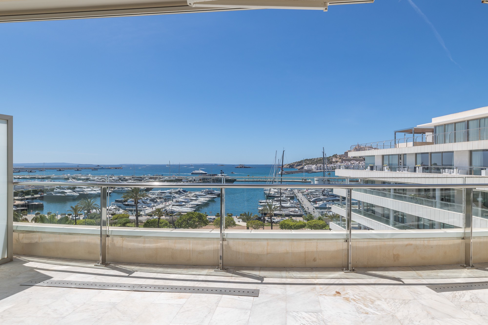 Precioso apartamento con vistas al mar y Dalt Vila en Marina Botafoch - 17