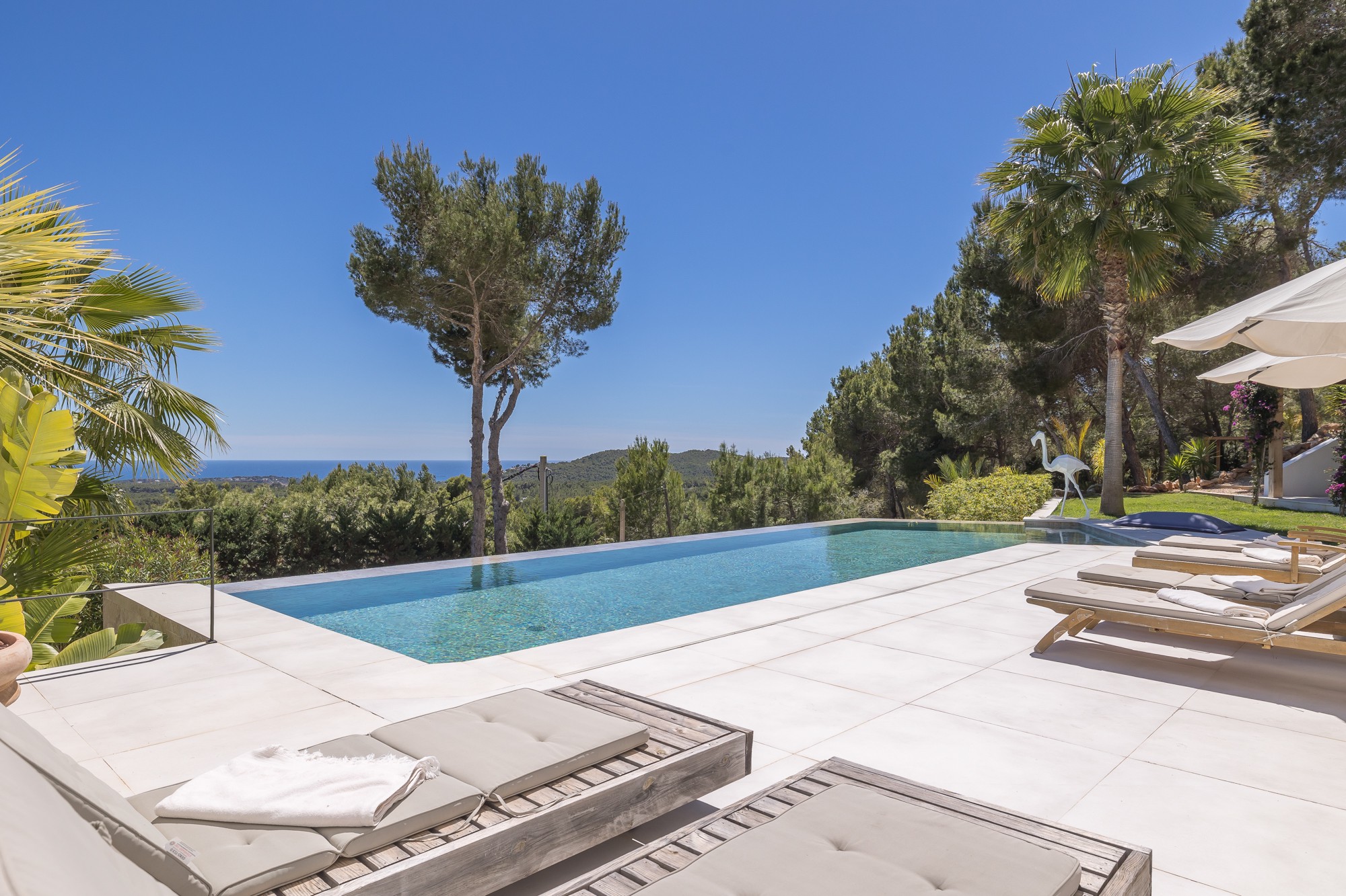 Modern villa with beautiful garden and stunning sea views - 35