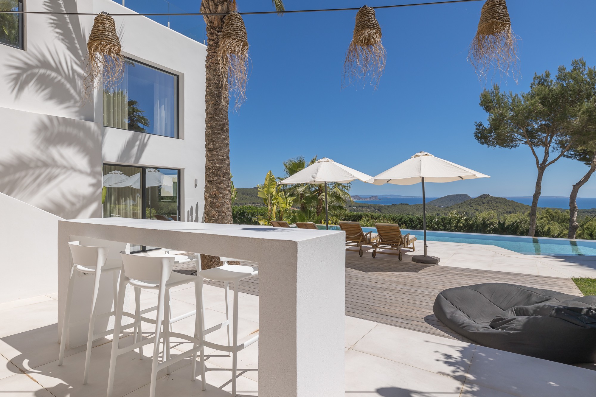 Modern villa with beautiful garden and stunning sea views - 6