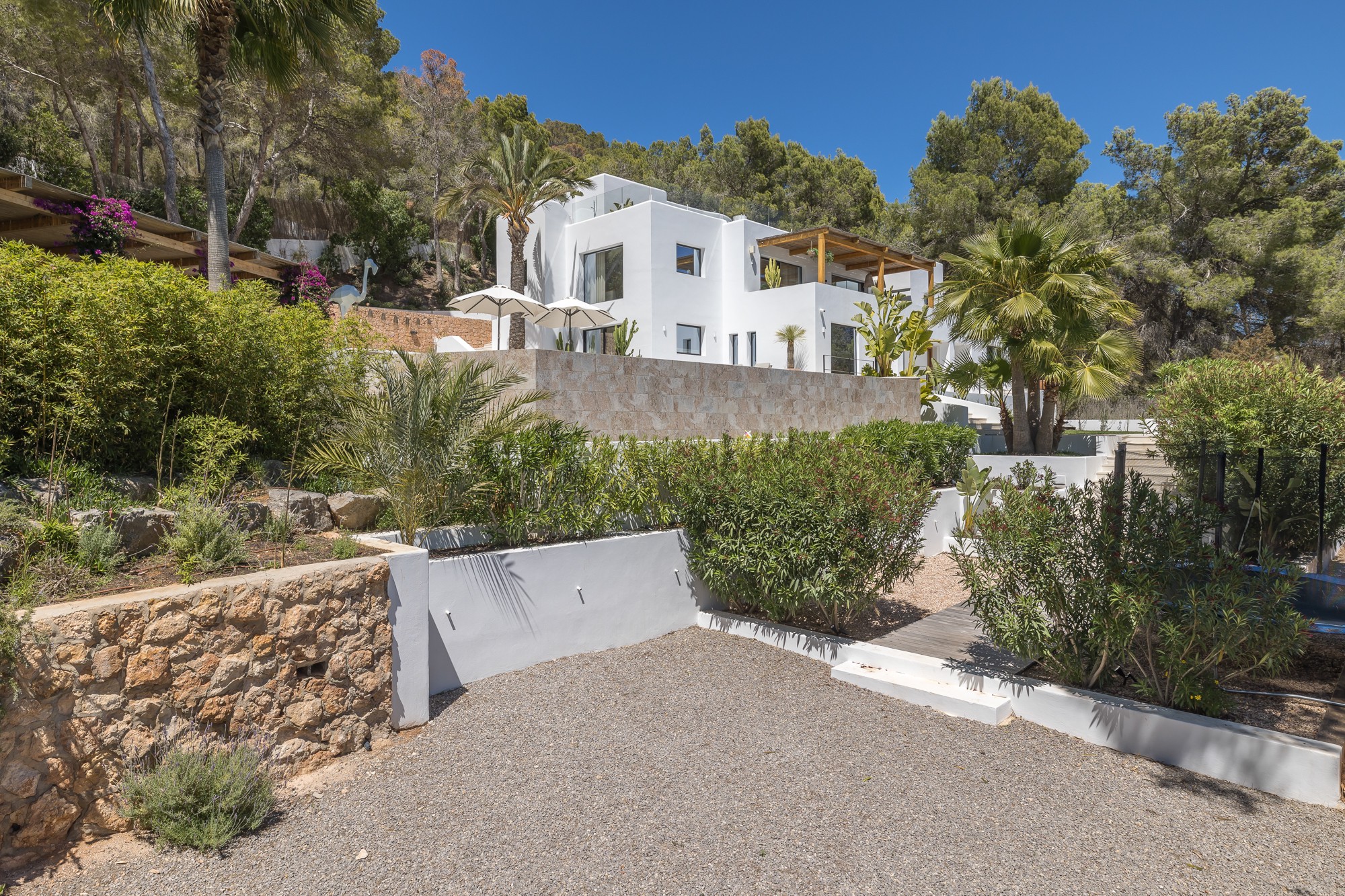 Moderna villa con bonito jardín y impressionantes vistas al mar - 40