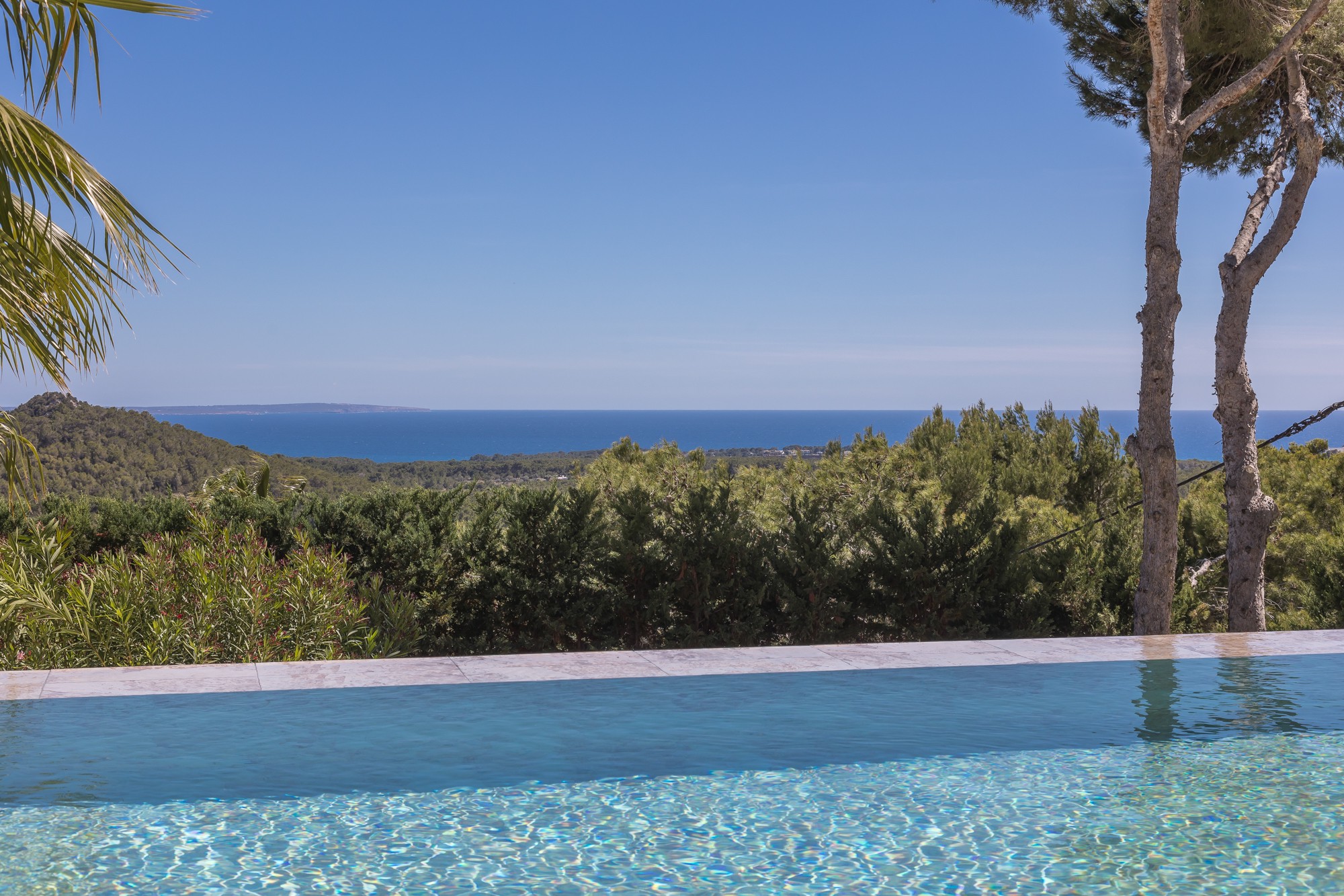 Modern villa with beautiful garden and stunning sea views - 37