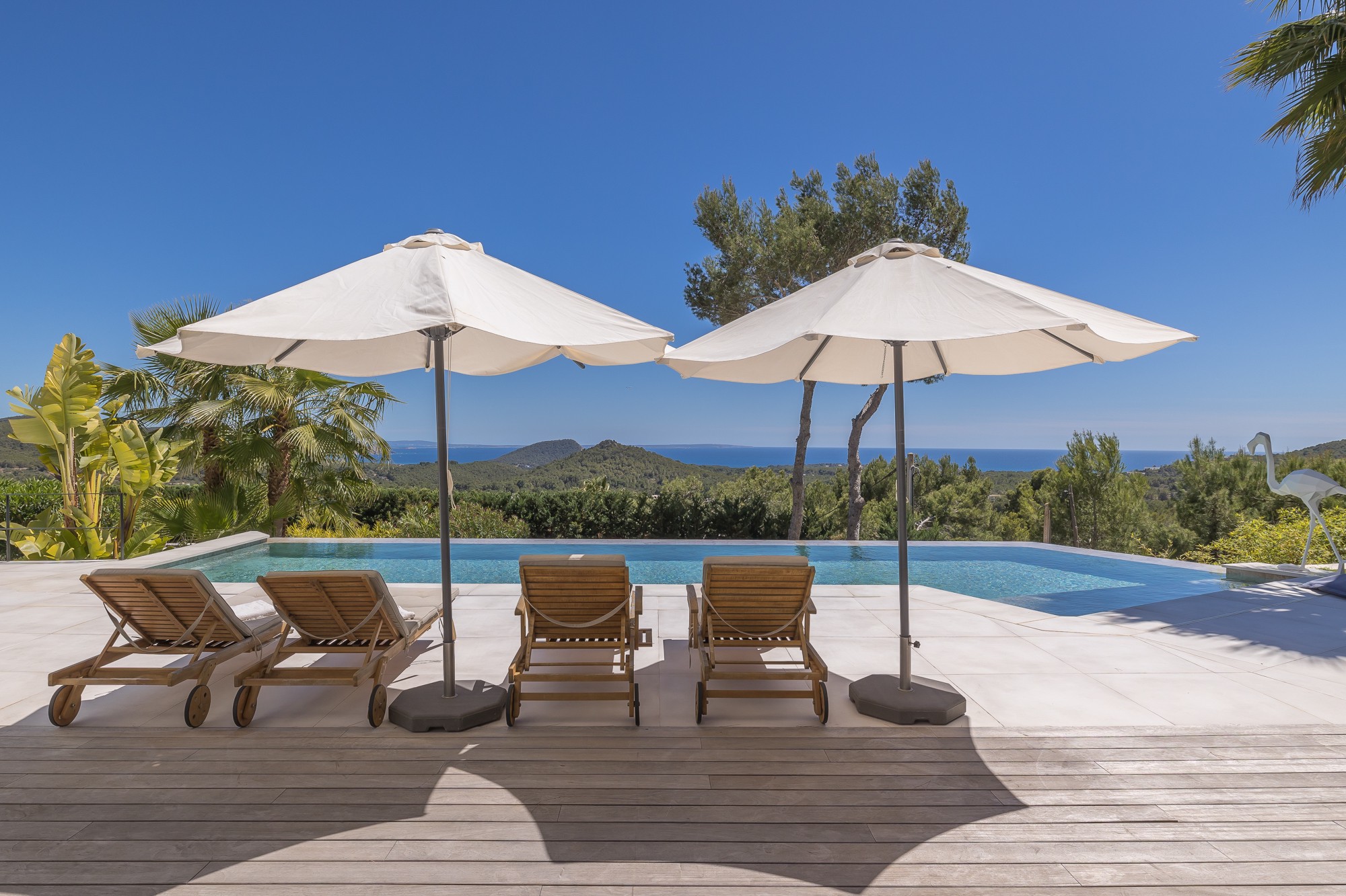 Modern villa with beautiful garden and stunning sea views - 34