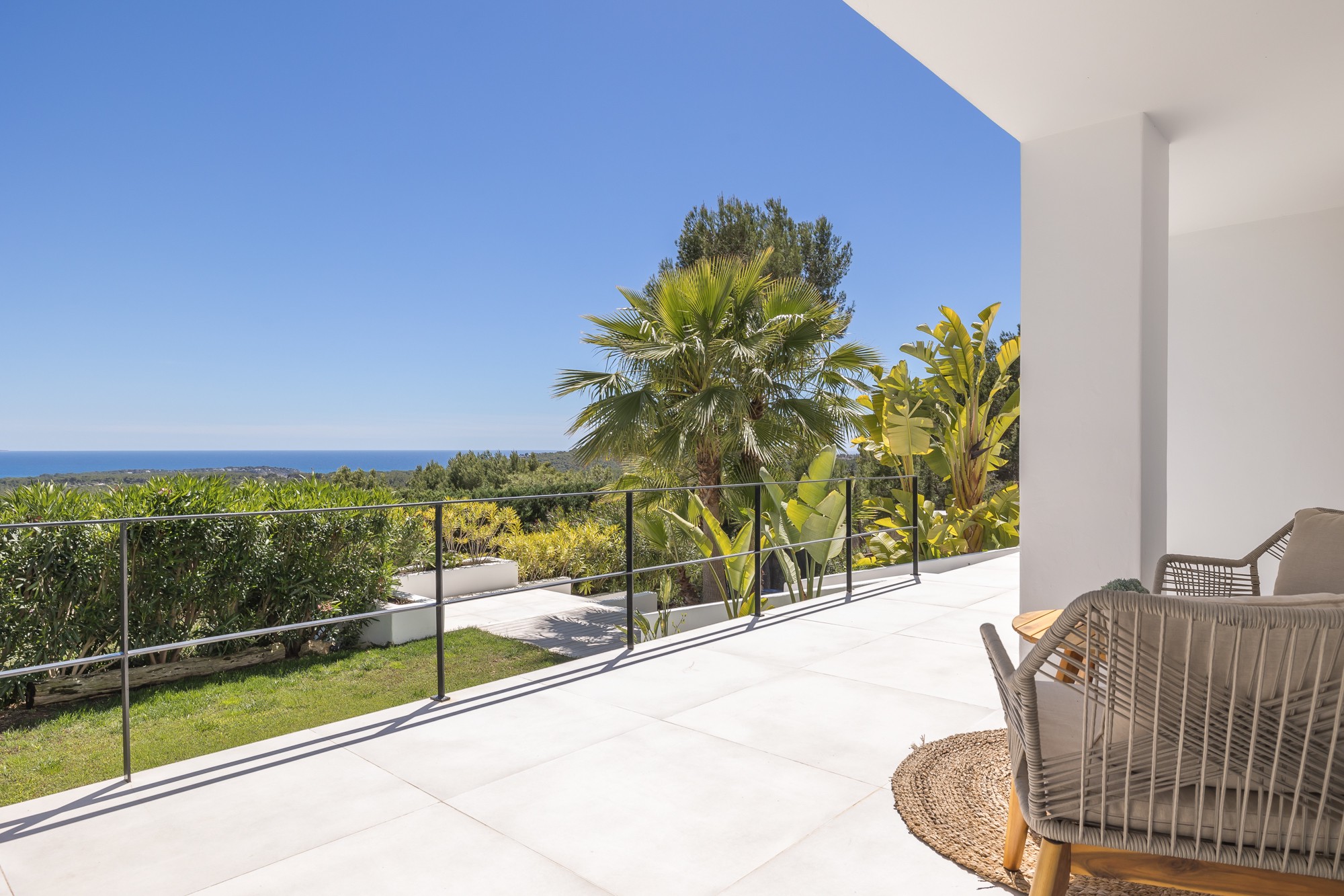 Modern villa with beautiful garden and stunning sea views - 30