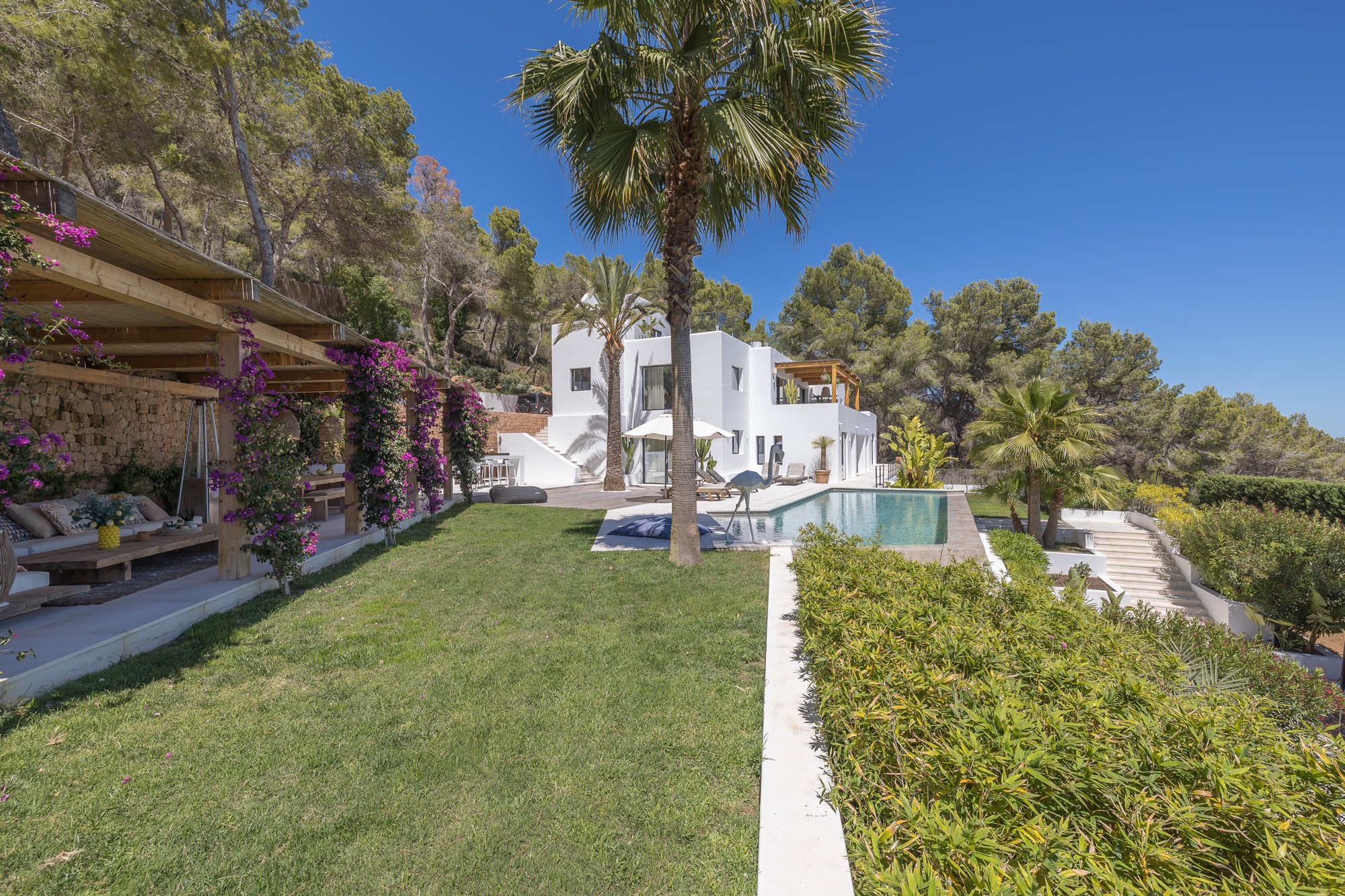 Modern villa with beautiful garden and stunning sea views - 39