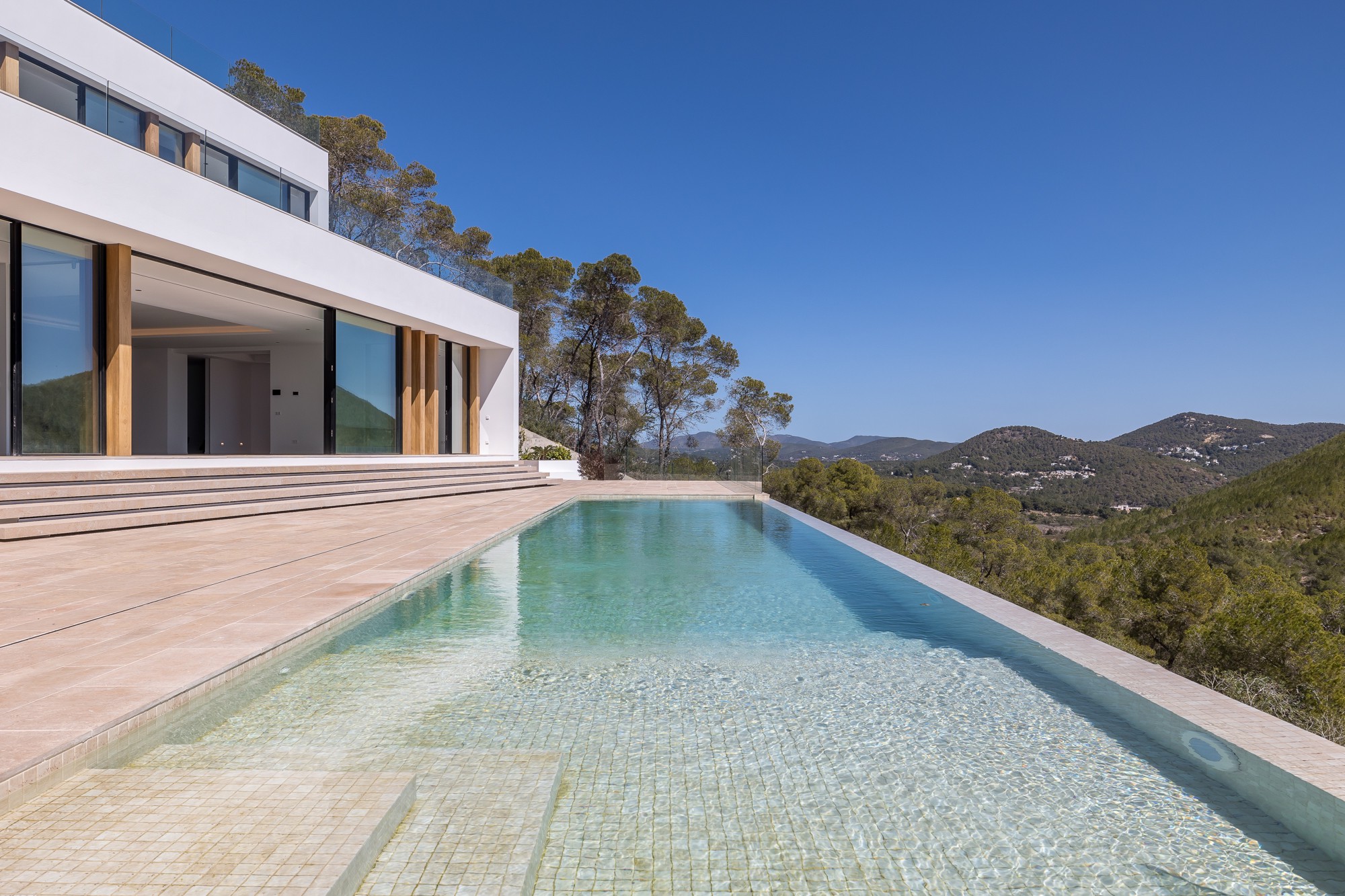 Newly built villa with stunning sea views - 4