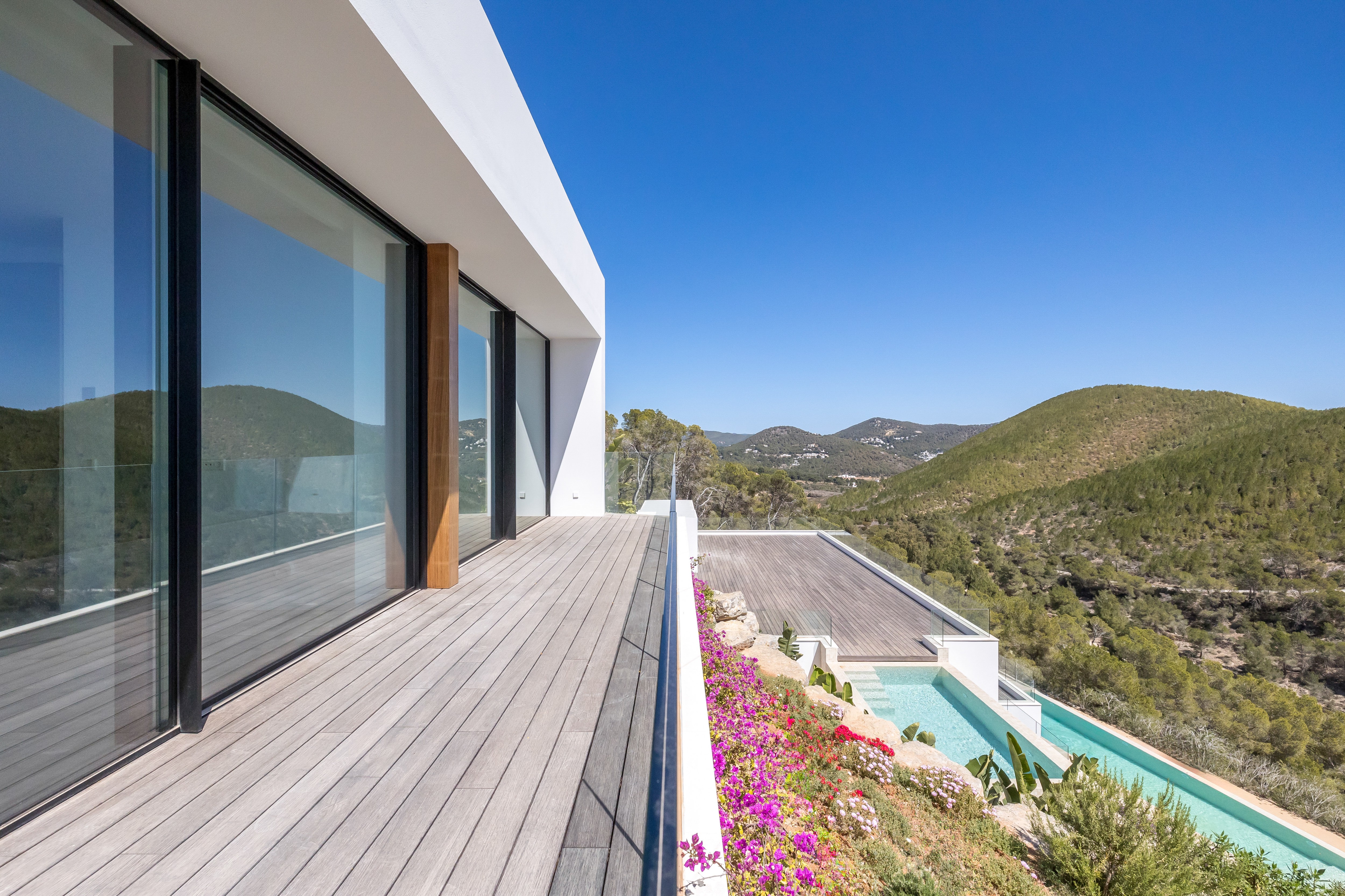 Newly built villa with stunning sea views